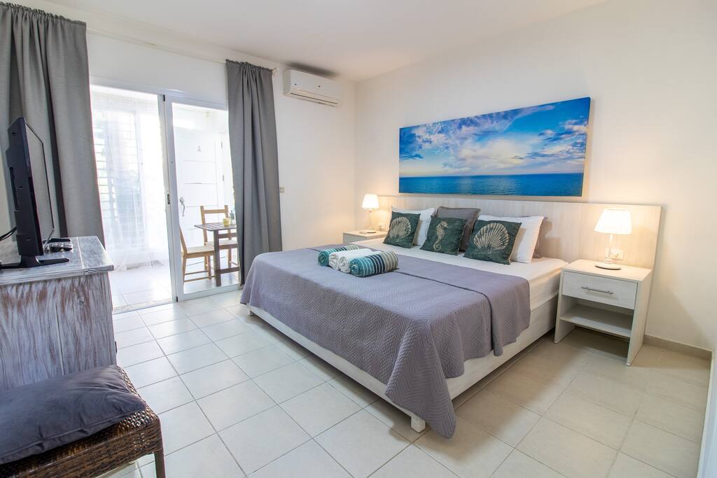 Escape to comfort with this modern and cozy condo by the beach!